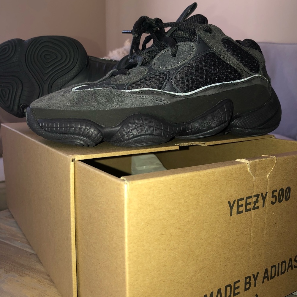 ⭐️AUTHENTIC YEEZY BOOST 500! Men’s 4.